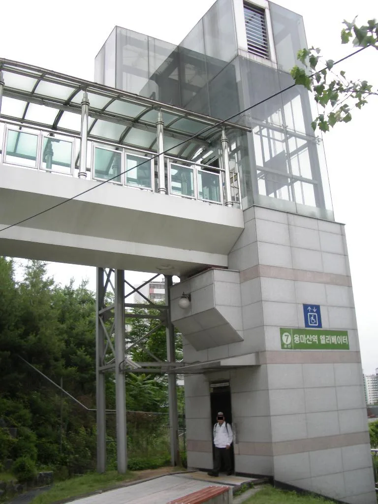 A freestanding entrance elevator at Yongmasan subway station in Seoul