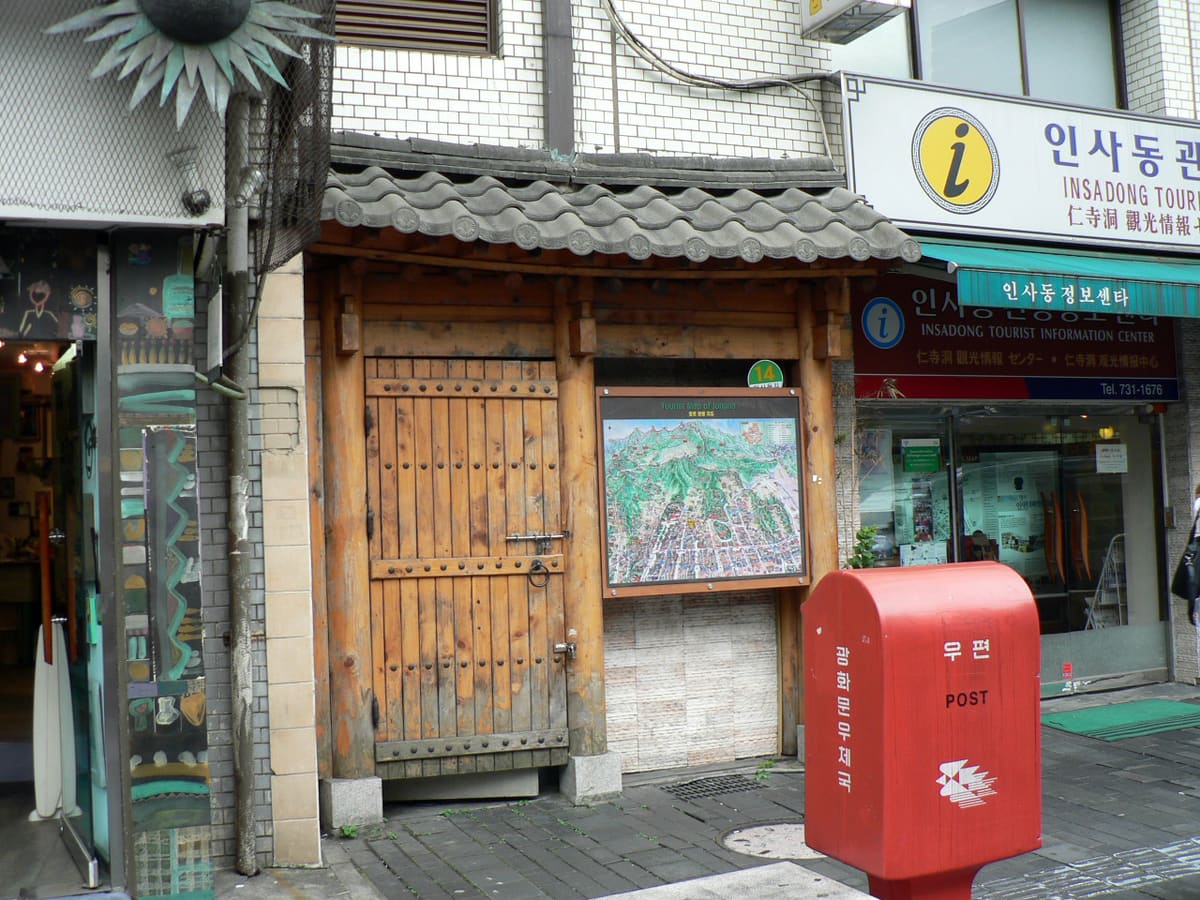 Insadong — Seoul-Insadong-Street-02