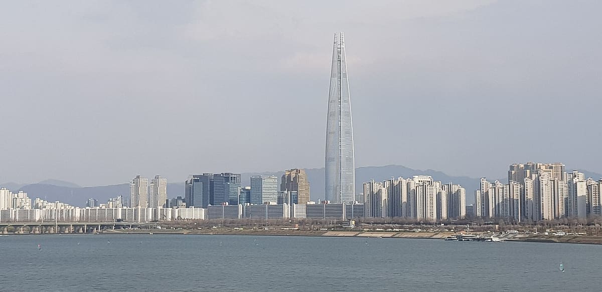 Lotte World Tower — Lotte World Tower near Cheongdam Bridge