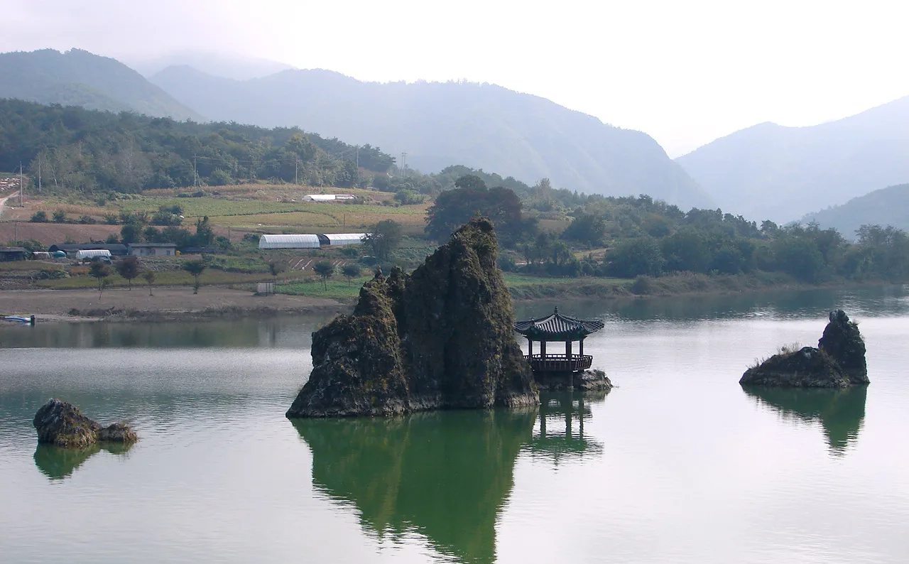 The three rocky Dodamsambong Peaks rising from the Namhan River, with the pavilion on the central peak