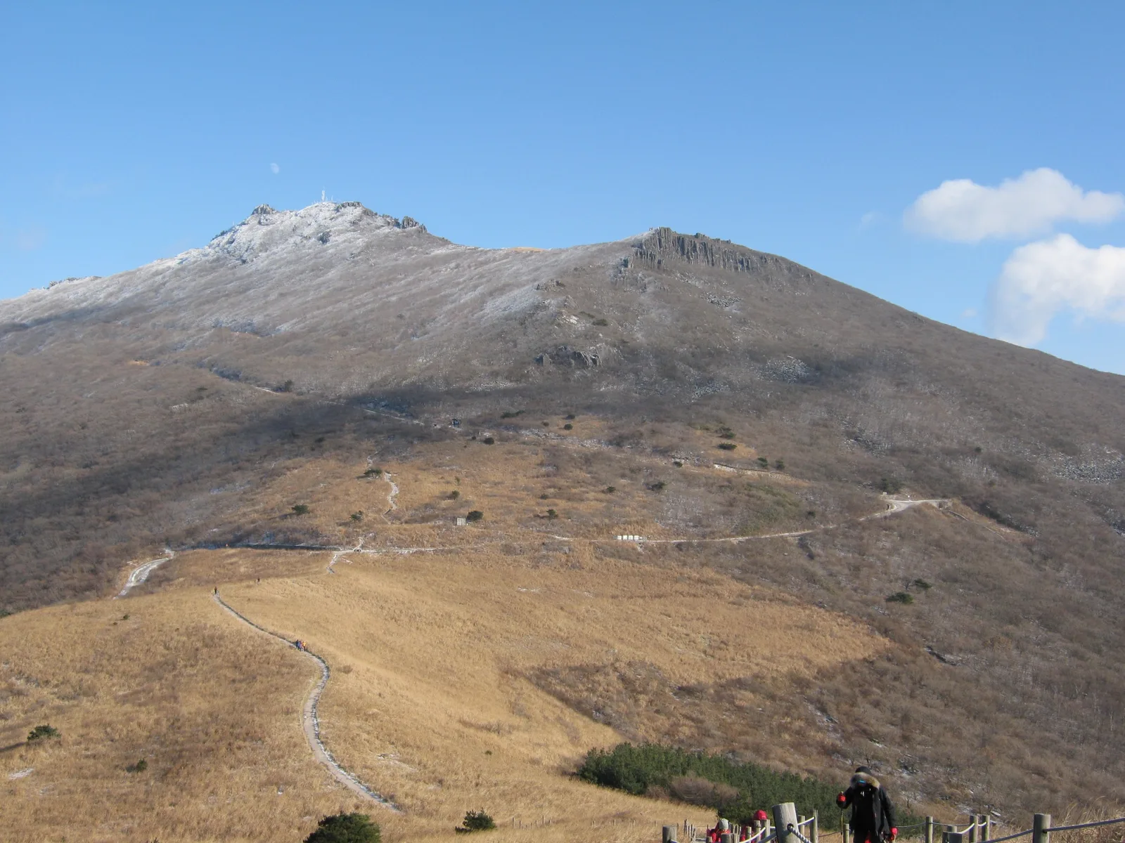 A broad open ridge and mountain trail on Mudeungsan National Park above Gwangju