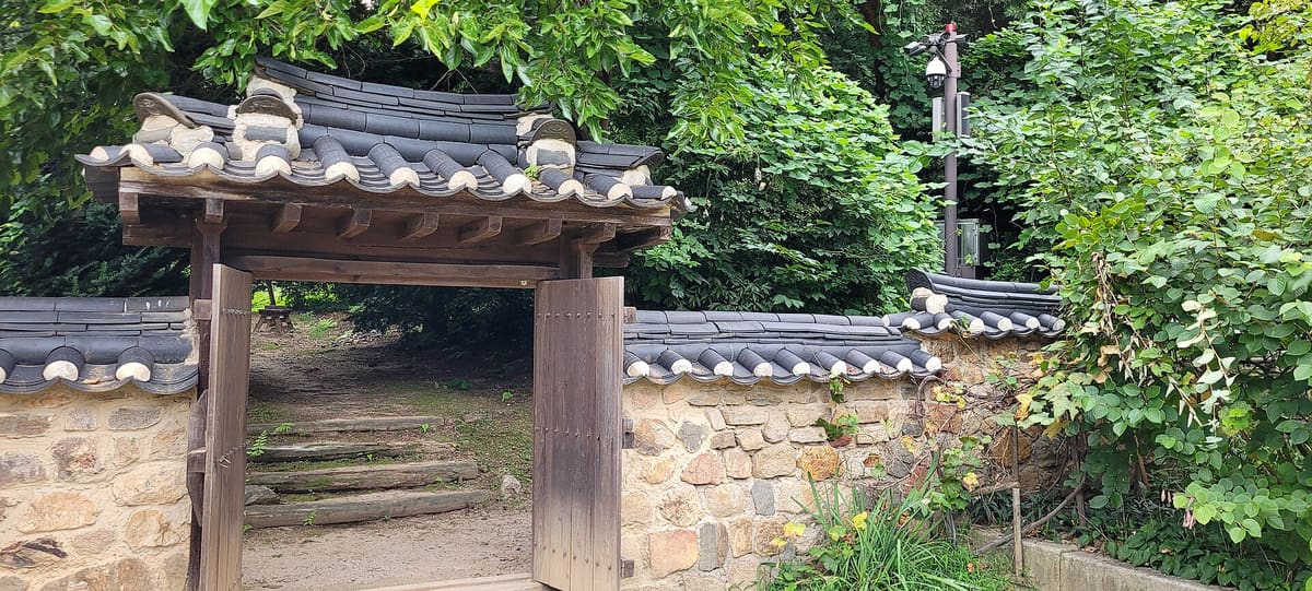 The burial mounds of Seolleung and Jeongneung among trees