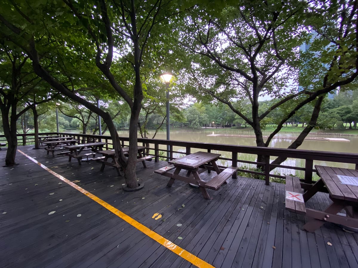 Seoul Forest — Seoul Forest boardwalk with tables