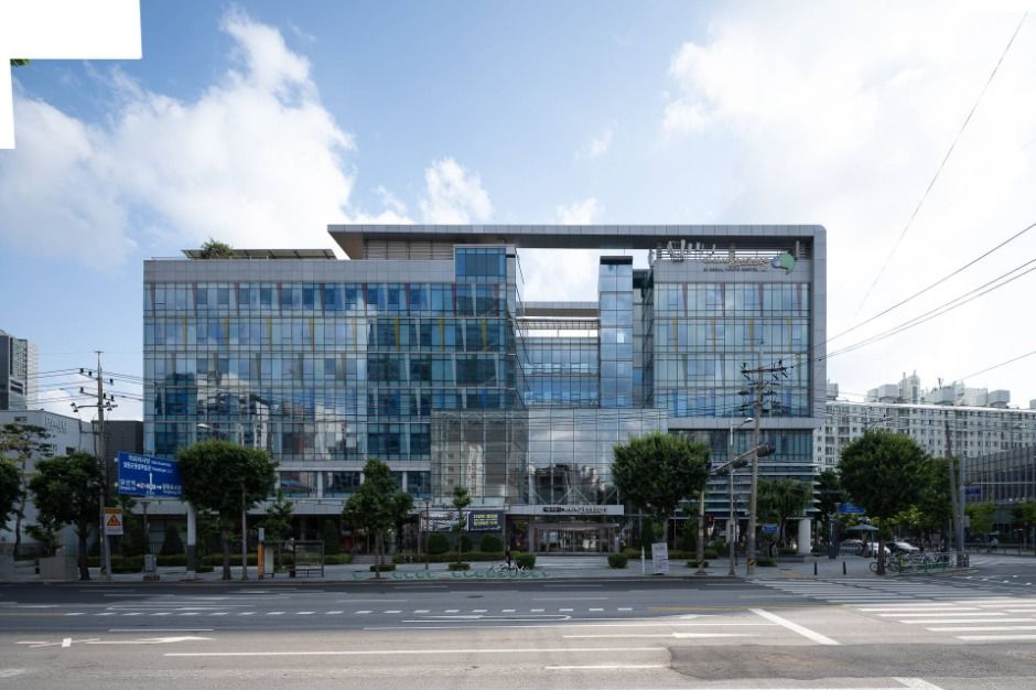 Exterior of Hi Seoul Youth Hostel in Yeongdeungpo