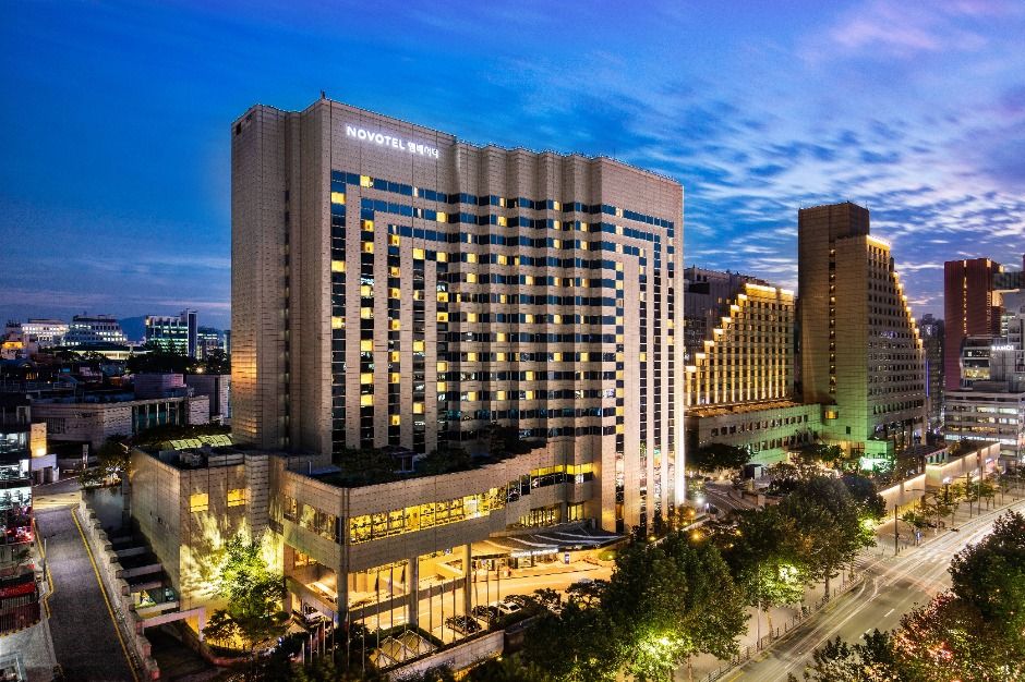 Exterior of Novotel Ambassador Seoul Gangnam on Bongeunsa-ro