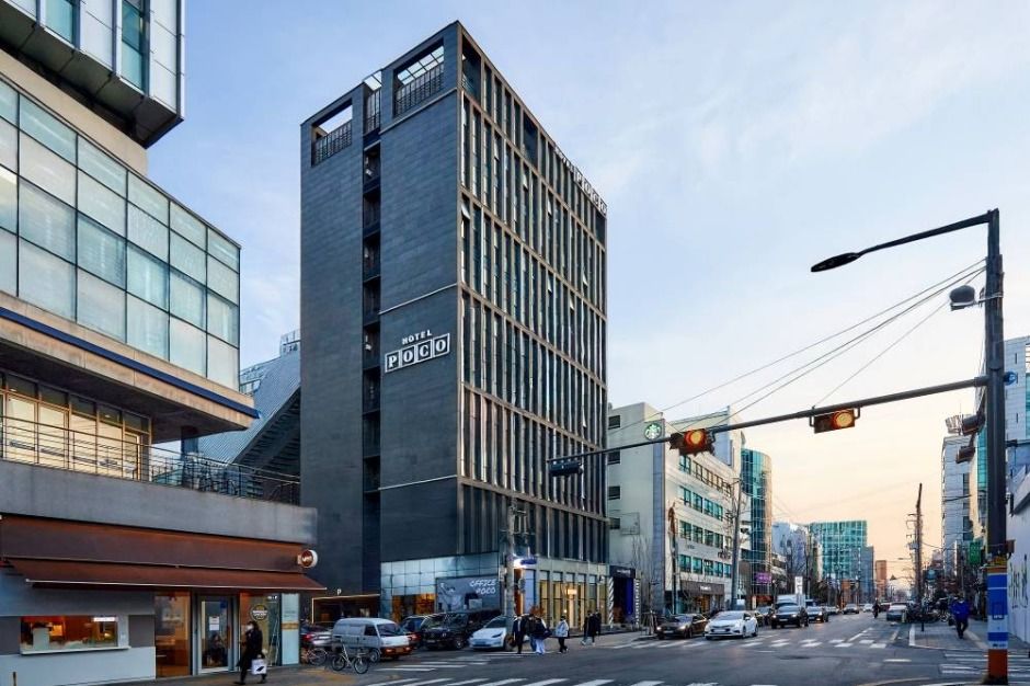 Dark modern tower of Hotel POCO Seongsu on Seongsui-ro