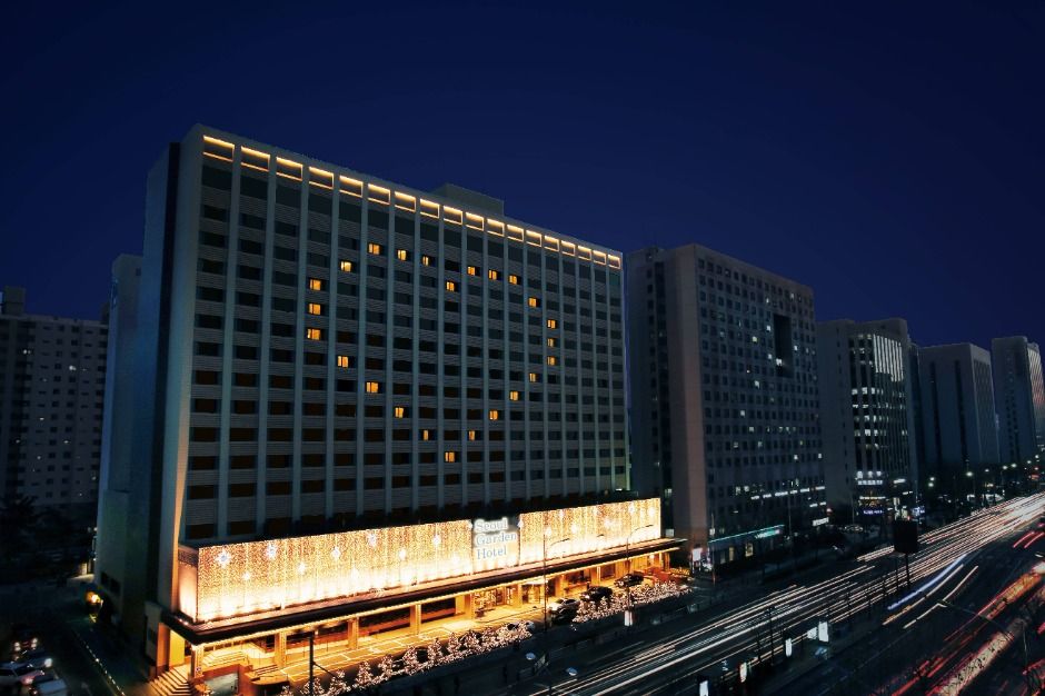 Seoul Garden Hotel illuminated along Mapo-daero at night