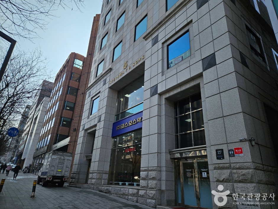 Street-facing stone facade and entrance of Hotel Lava Seoul