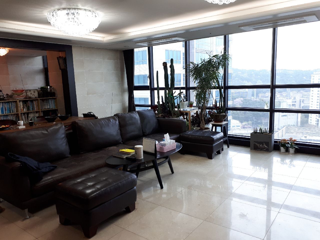 Living room and city view at Seoul Seongbuk Homestay