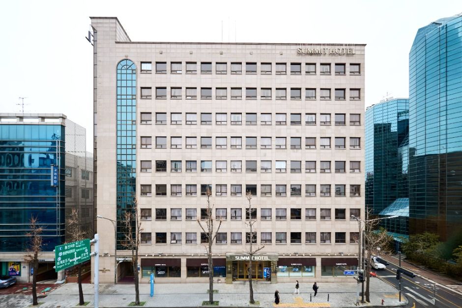 Street-facing exterior of Summit Hotel Seoul