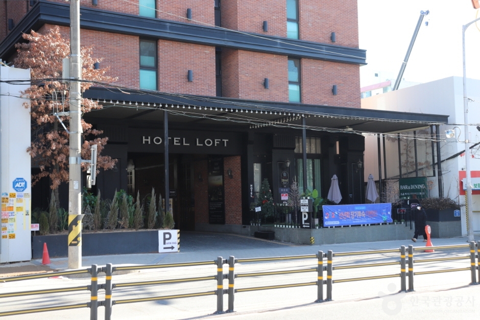 Brick entrance and Hotel Loft sign in Dangsan