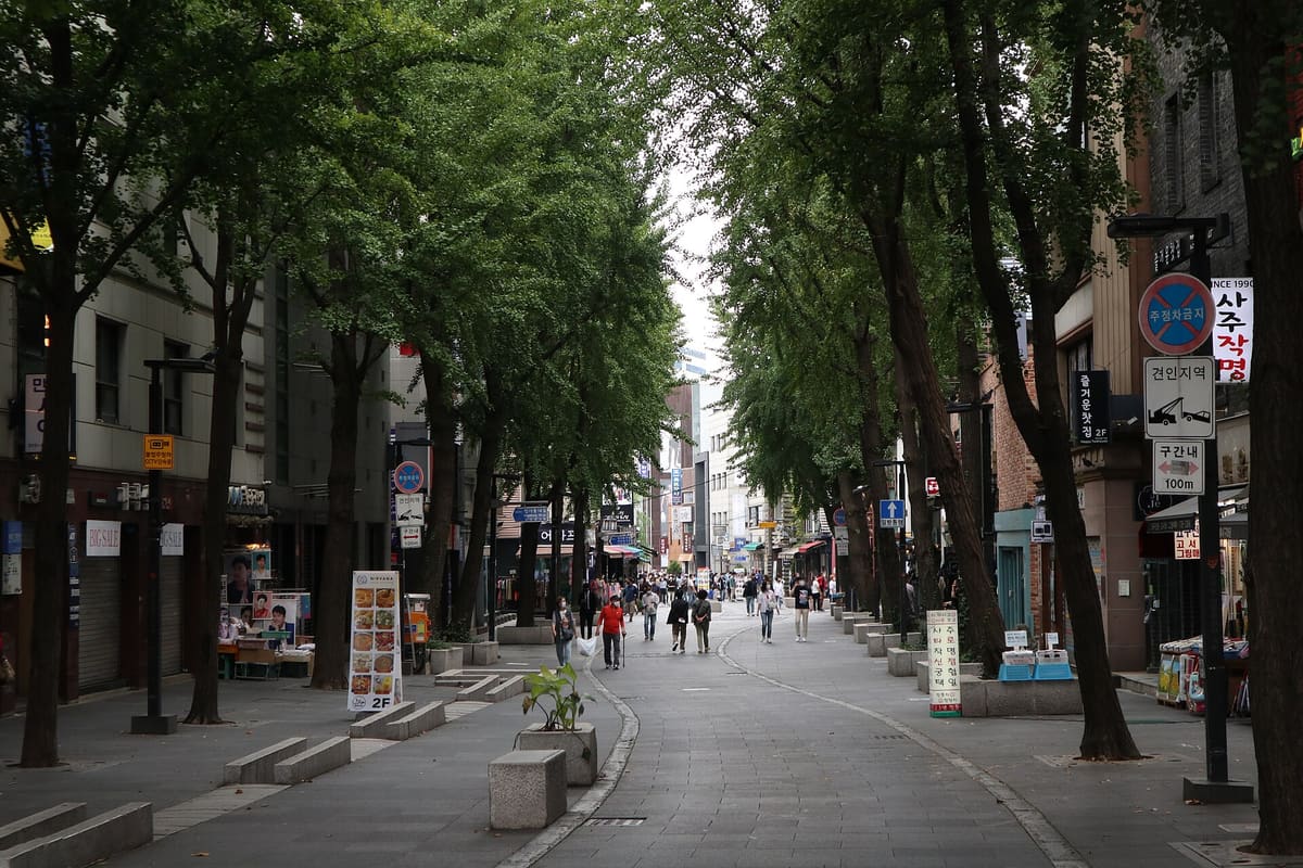 Shopfronts and pedestrians on the main street of Insadong in Seoul